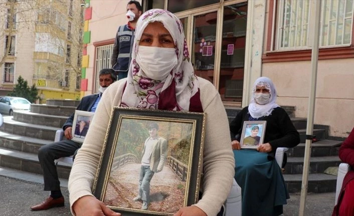 Diyarbakır annelerinden Zümrüt Salim: Oğlum devlete sığın, teslim ol