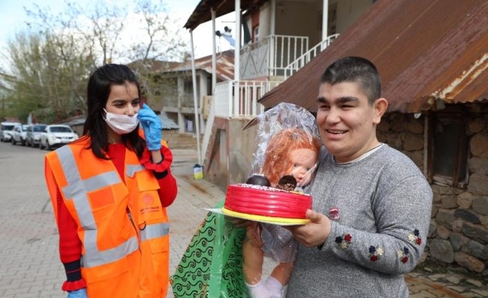 Down sendromlu Nesrin’e doğum günü sürprizi