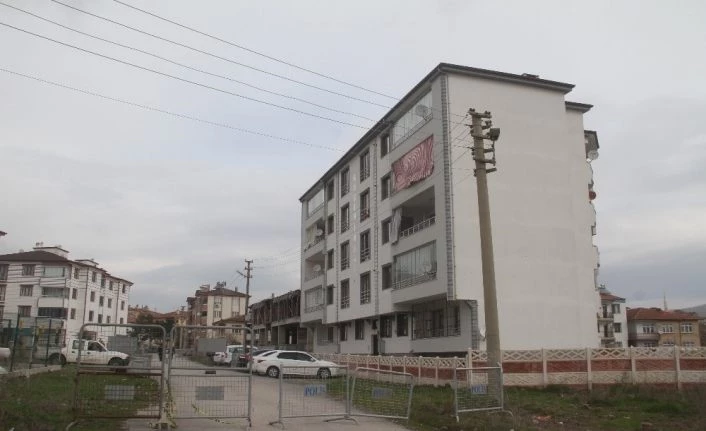 5 katlı apartmana korona karantinası