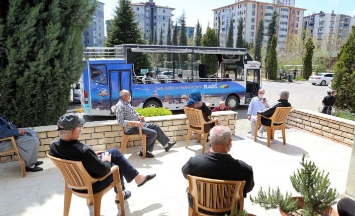 Elazığ’da tur otobüsüyle huzur evi sakinlerine konser