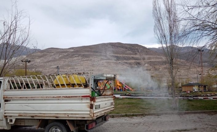 Erzincan’da sinek ve haşerelere karşı larvasit ilaçlama faaliyetleri başladı