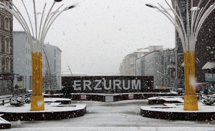 Erzurum’a Nisan’da kar yağdı