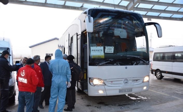 Erzurumlu umreciler karantina sonrası memleketlerine döndü