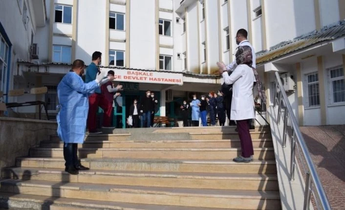 Van'da görevini ihmal eden muhtarın mahallesindeki pozitif vakalar iyileşiyor