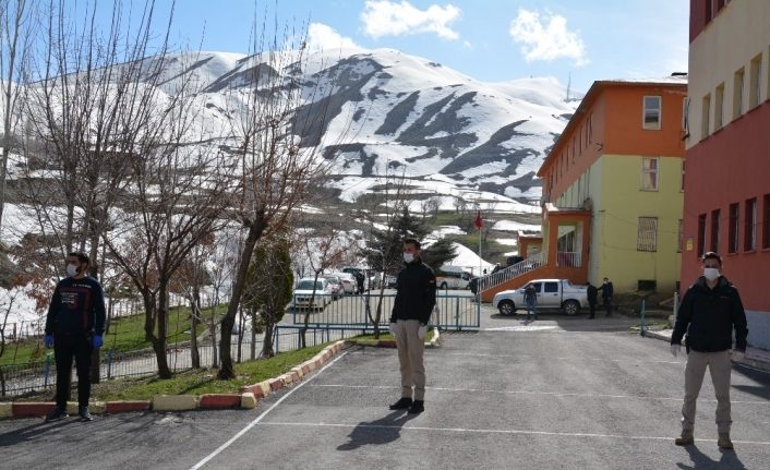 Hakkari polisinden sosyal mesafe hassasiyeti