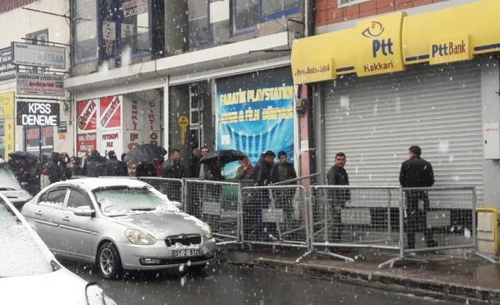 Hakkari’de ihtiyaç sahiplerine biner TL ödenmeye başlandı