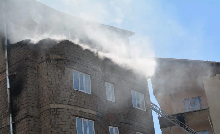 Hakkari’de korkutan yangın