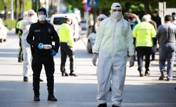 İçişleri Bakanlığı: Sosyal mesafe kuralını ihlal eden 3205 kişiye idari/adli işlem uygulandı