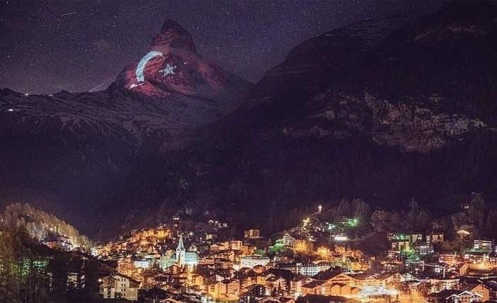 İsviçre'nin Matterhorn Dağı'na Türk bayrağı yansıtıldı