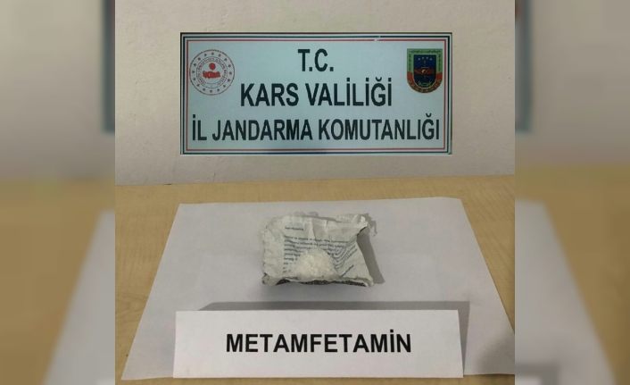 Kars’ta 2 kişi uyuşturucu maddeyle yakalandı