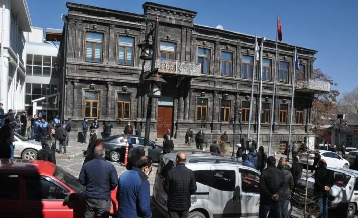 Kars’ta dolmuş hatları ihalesi iptal oldu