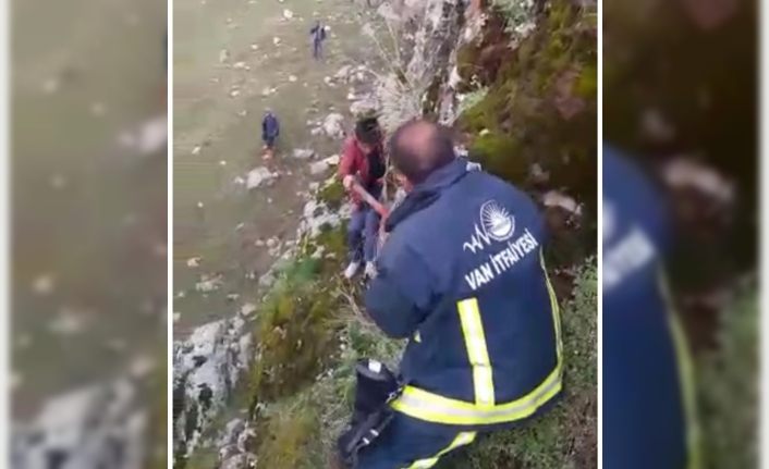 Van'da kayalıklarda mahsur kalan çocuk, film gibi operasyonla kurtarıldı