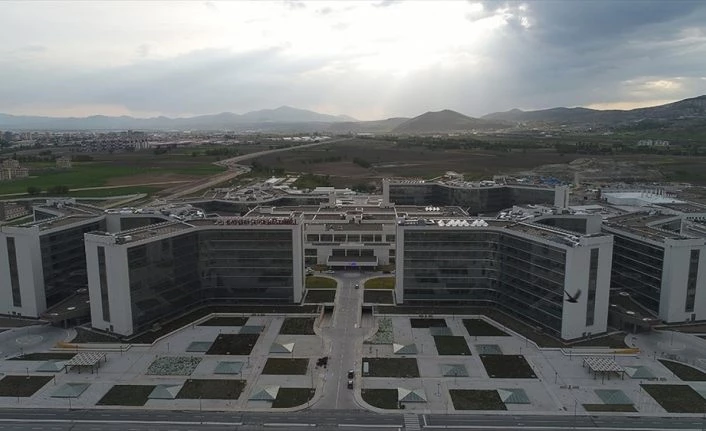 Kayseri Şehir Hastanesi sağlıkta yükü sırtlıyor