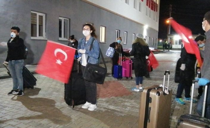 KKTC’den getirilen 189 Türk vatandaşı Van'da yurda yerleştirildi