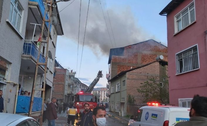 Malatya’da ev yangını: 1 kişi dumandan etkilendi