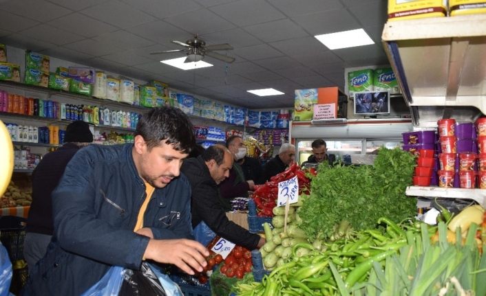 Malatya’da vatandaşlar fırın ve marketlere hücum etti