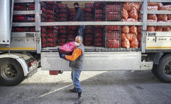 Market ve hallerde ürün tedarikine başlandı