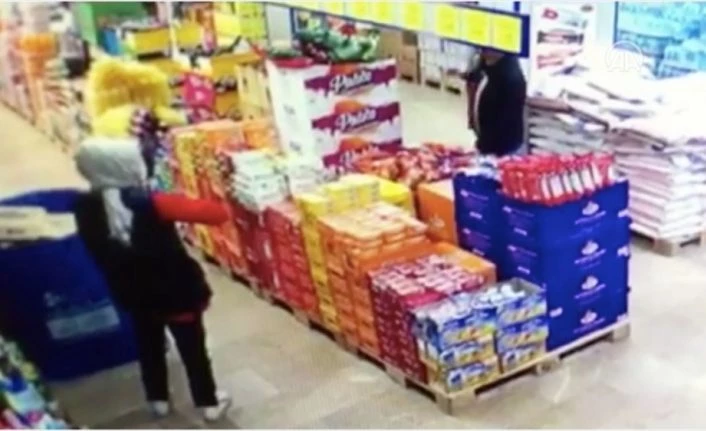 Maske takmadığı için kendisini uyaran market çalışanlarına saldırdı