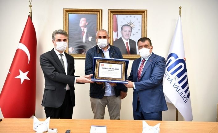 Maske üreten tekstil firmalarına teşekkür belgesi