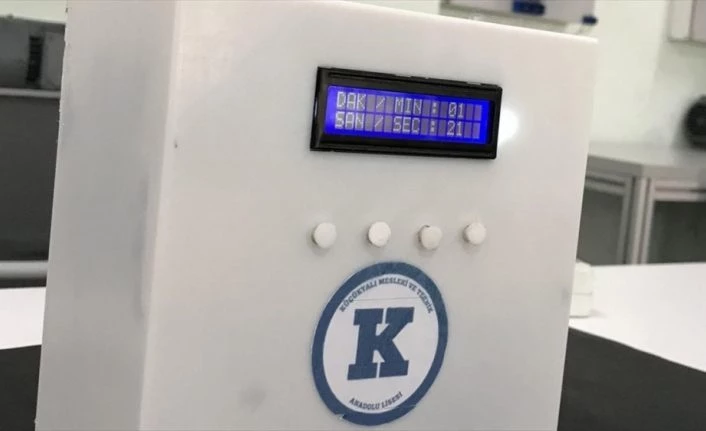 Meslek lisesi öğretmenleri hava dezenfekte cihazı ve temassız termometre üretti