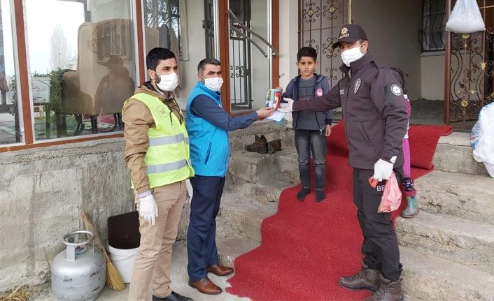 Vanlı Minik Memati'den Milli Dayanışma Kampanyası'na büyük destek