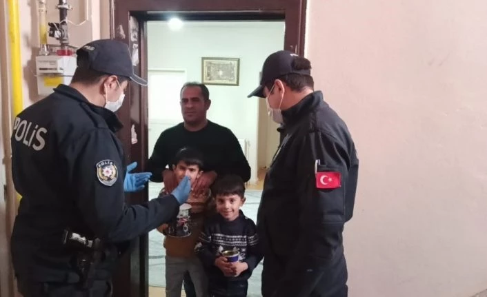 Minik yürekler harçlıkları ile kampanyaya destek oldu