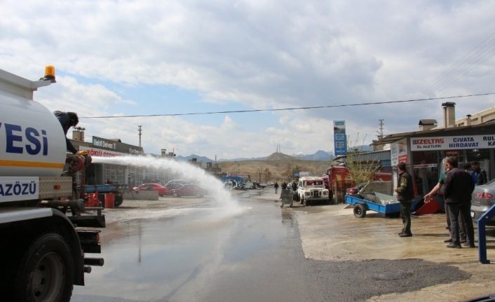 Oltu Sanayi Caddeleri yıkanıp dezenfekte yapıldı