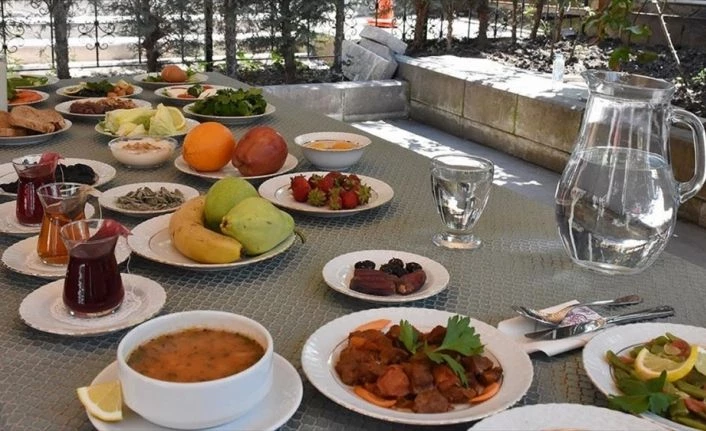 Orucun vücuda faydasını görmek için sahur ve iftarda tüketilenlere dikkat