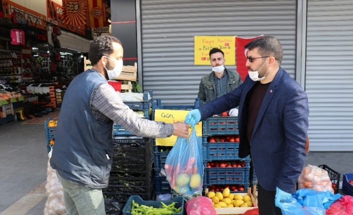 Pazarcı esnafından örnek davranış