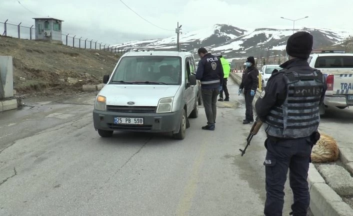 Polis ve Jandarma ekiplerinden Korana Virüs uygulaması