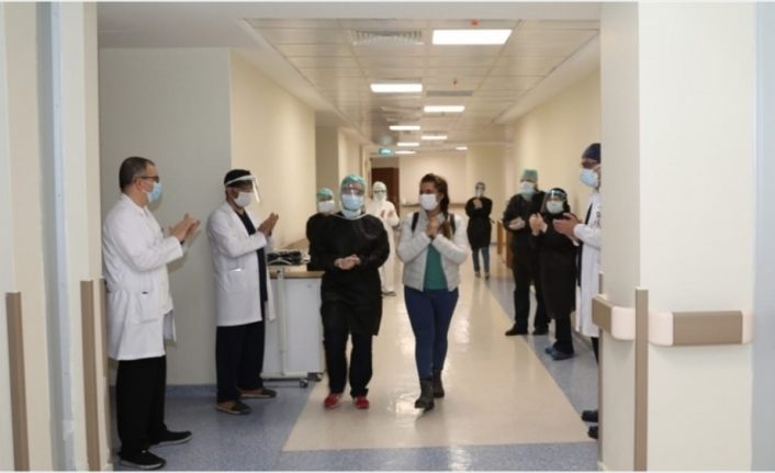 Sağlık Bakanlığı: Kovid-19 tedavisi tamamlanarak taburcu edilen kişi sayısı 1326 oldu