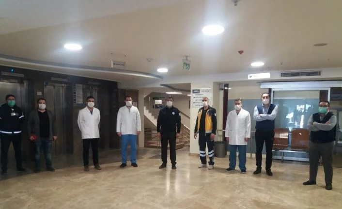 Van İl Sağlık Müdürü Sünnetçioğlu: “Hiçbir sağlık tesisinde tıbbi malzeme ve koruyucu ekipman eksikliğimiz yok”