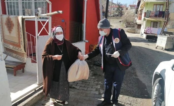 Sokağa çıkamayan vatandaşların ihtiyaçları ’Vefa Sosyal Destek Grubu’ tarafından karşılanıyor