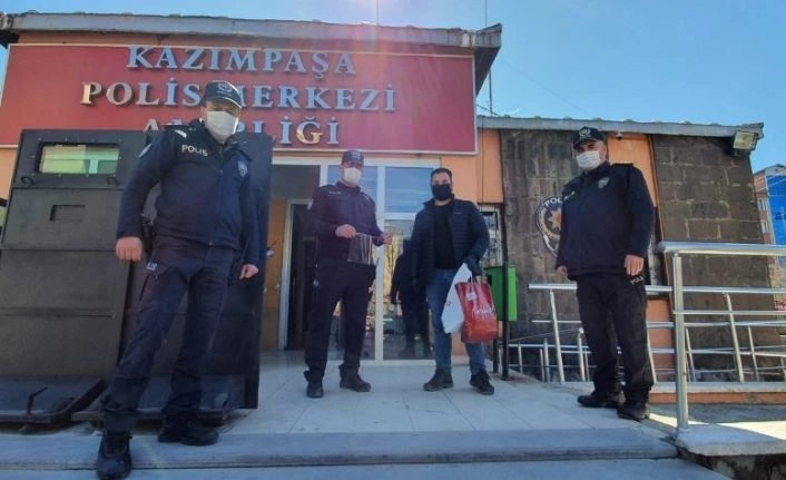 TÜGVA’dan polislere siperlik maske