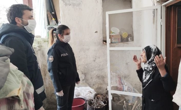 Tunceli’de 80 yaşındaki Menşure nine duasını eksik etmiyor