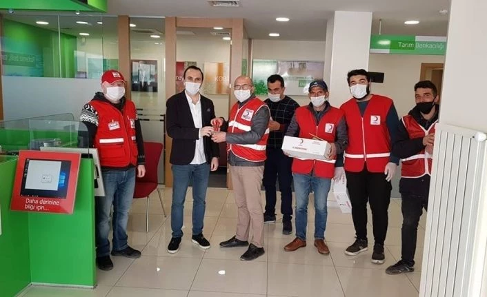 Türk Kızılayı Çıldır şubesince 600 Adet el dezenfektanı dağıtıldı