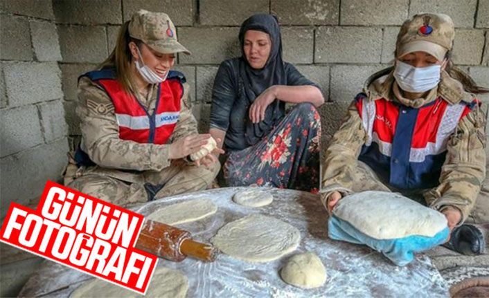 Van'da kadın askerler tandırda ekmek pişirdi