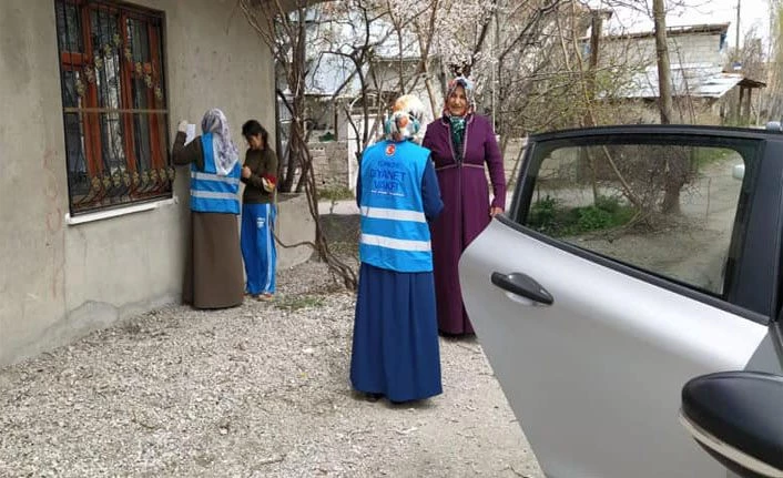 Van Edremit için şimdi iyilik vakti.. TDV Edremit Şubesi'nden 53 haneye yardım