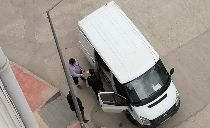 Van’daki bazı fırıncılar maskesiz ve eldivensiz ekmek satıyor