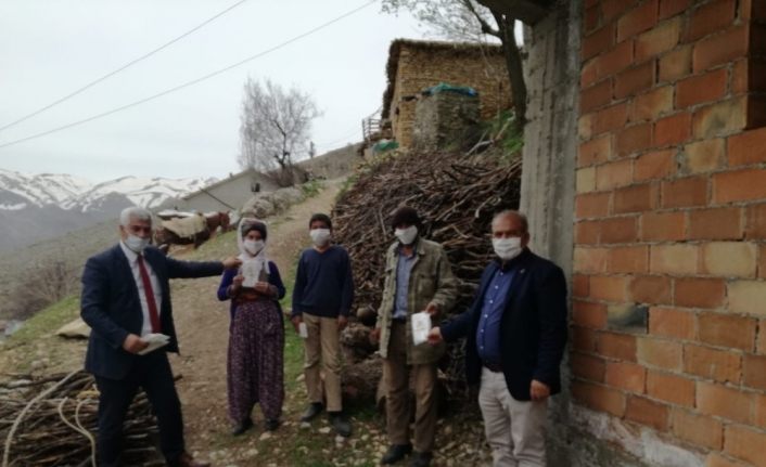 Yeşilyurt Belediyesi maske dağıtımına hız verdi