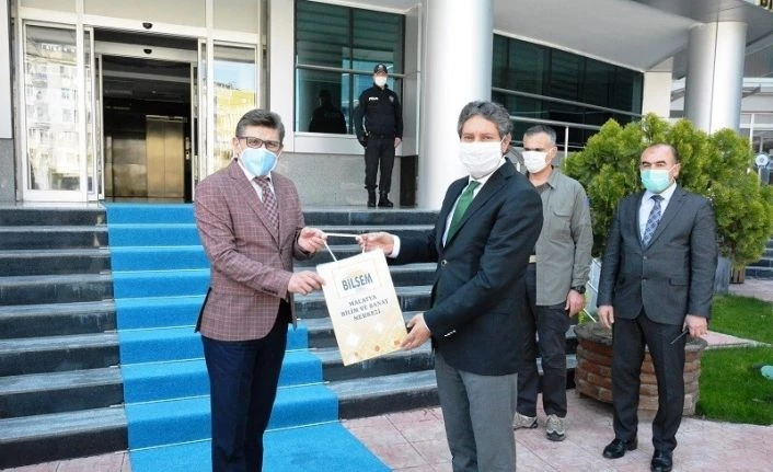 Yüz siperliği Malatya Emniyet Müdürlüğüne teslim edildi