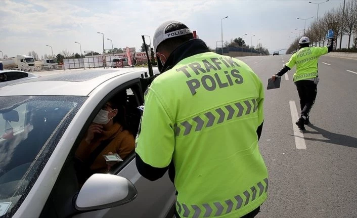 31 ile yönelik seyahat kısıtlaması yarın gece yarısına kadar uzatıldı