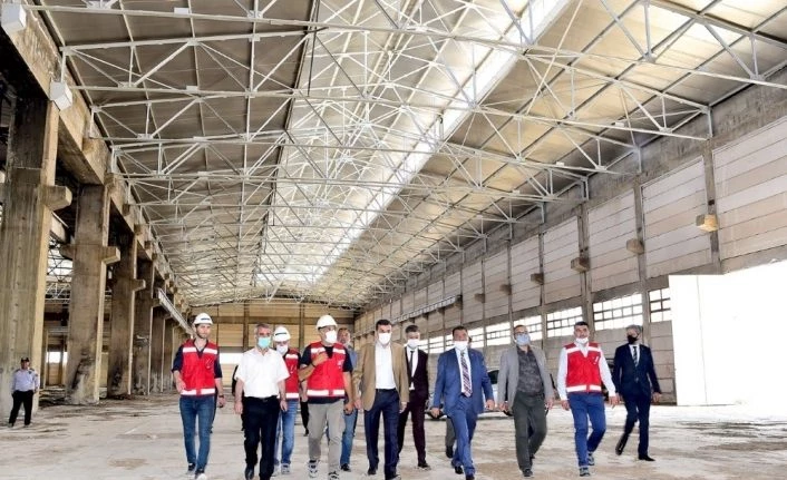 Afet Barınma Sistemleri üretimi fabrikasında inceleme