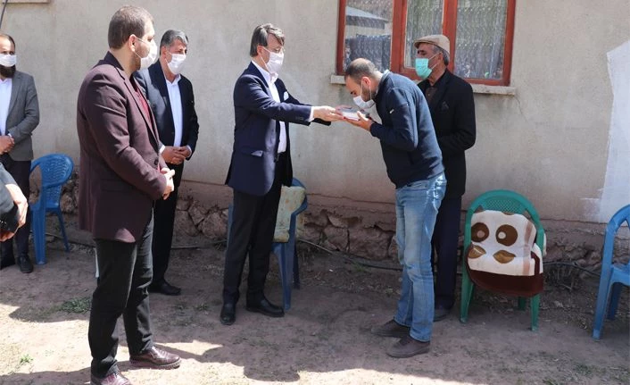 AK Parti Van İl Başkanı Türkmenoğlu Özalp Vefa Şehidi ailesini ziyaret etti