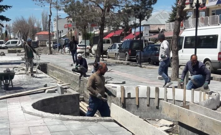 Arpaçay’da parkların yapımı devam ediyor