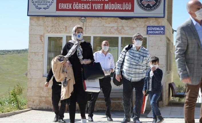 Bakan Kasapoğlu: 76 ildeki yurtlarda 9 bin 647 vatandaş karantinada