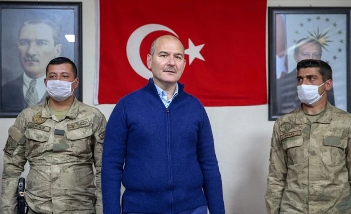 Bakan Soylu: Ay yıldızlı bayrağımızın burada nazlı nazlı dalgalanması bizim şerefimizdir