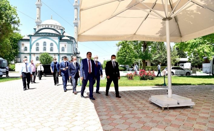 Başkan Gürkan, bayram öncesi şehir mezarlığını ziyaret etti