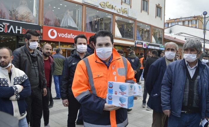 Başkan Sayan: “CHP’li belediyelere maske gönderebiliriz”