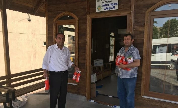 Darende’de taksicilere maske dağıtıldı